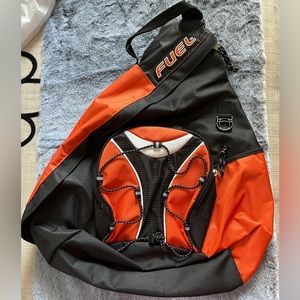 Fuel single strap backpack